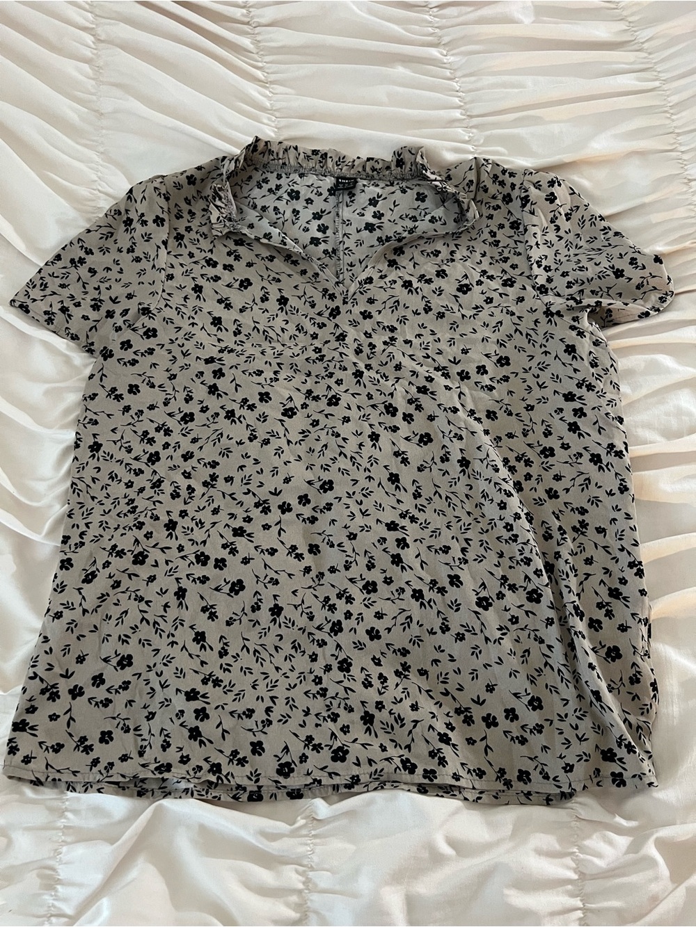SHEIN Taupe Short Sleeve Ruffle Collar Top with Black Floral Print